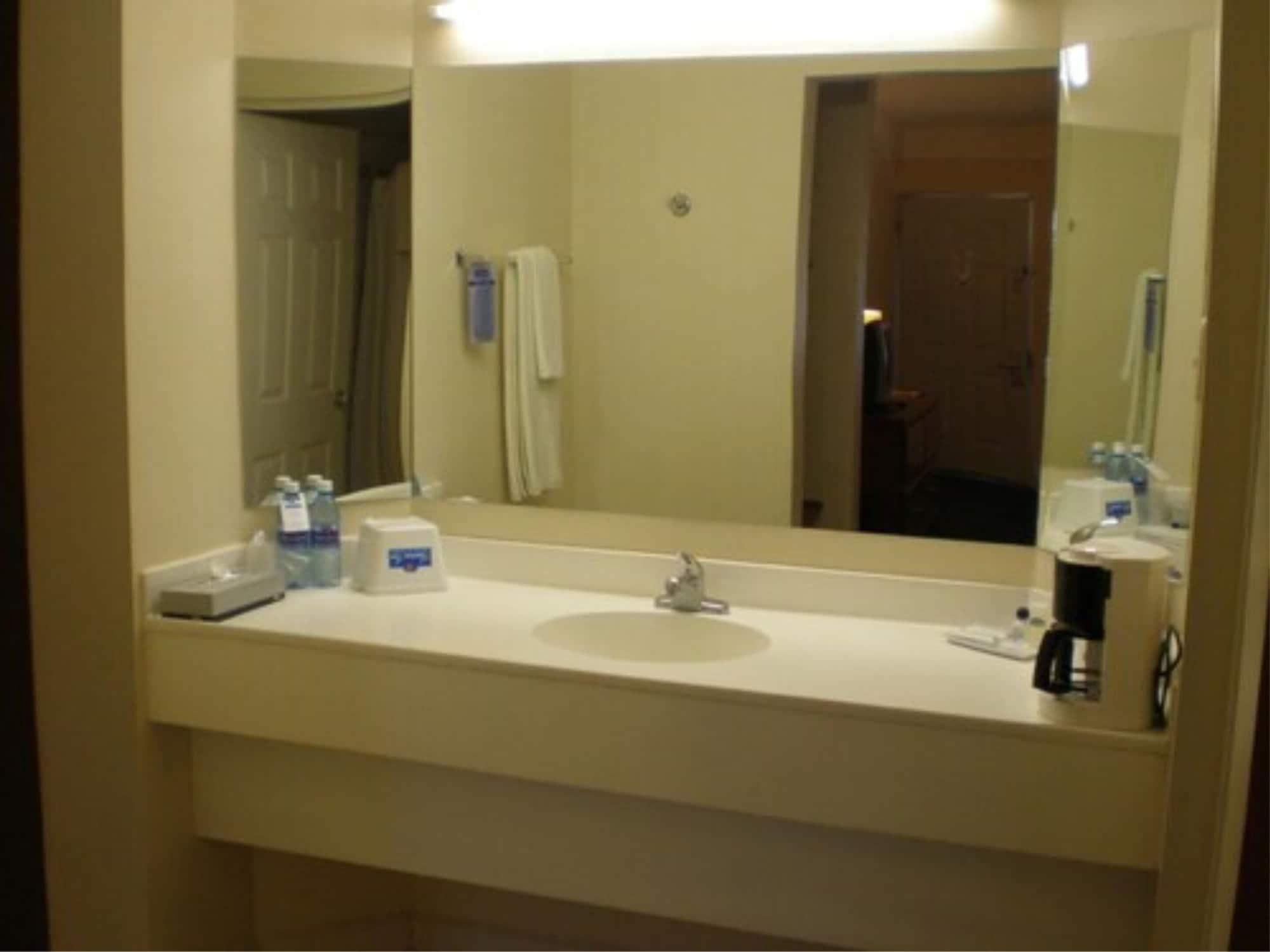 American Inn Hotel & Suites Parral Екстериор снимка