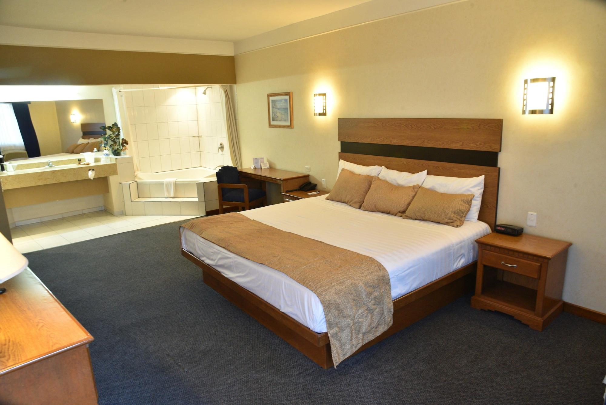 American Inn Hotel & Suites Parral Екстериор снимка