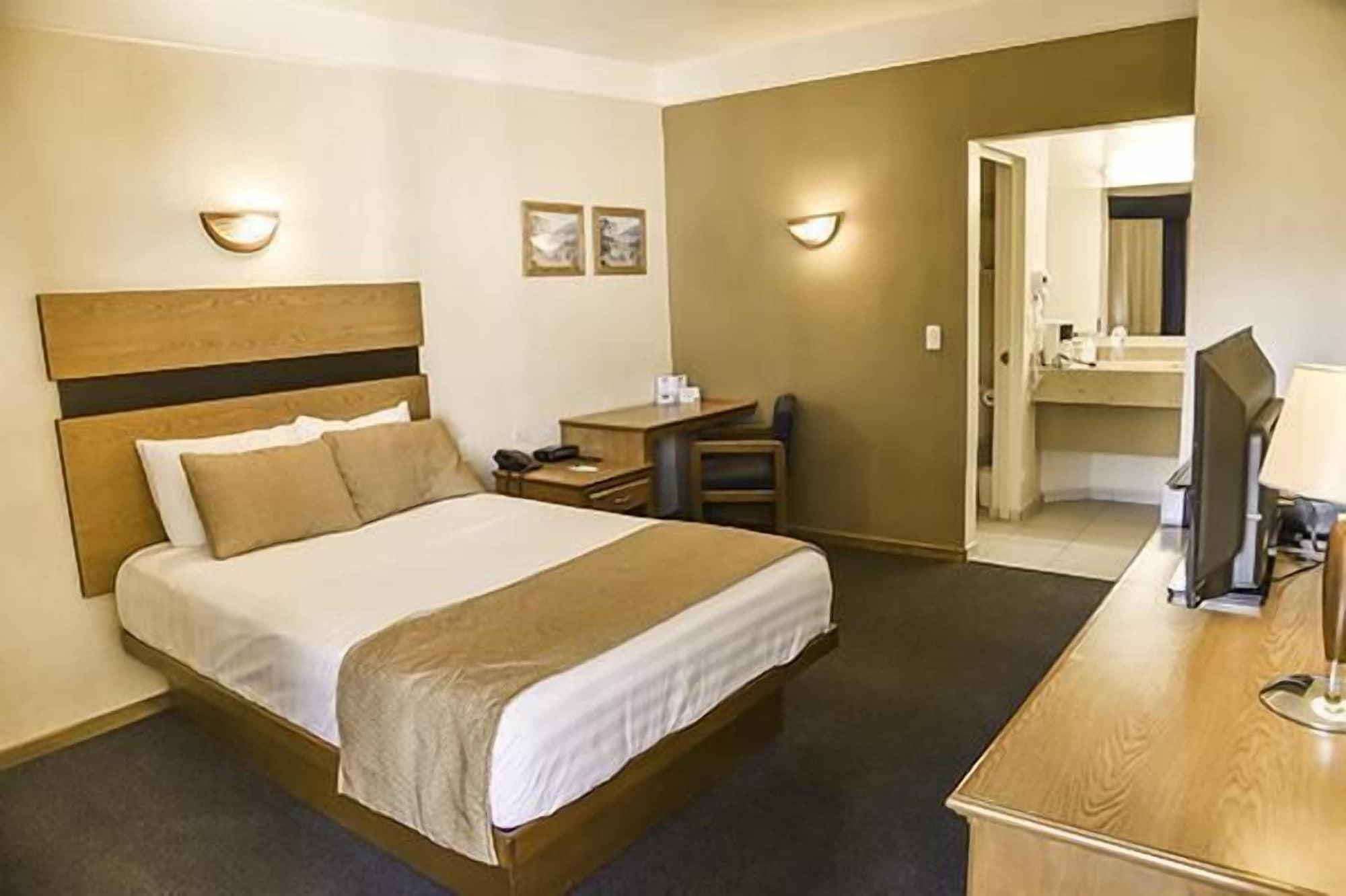 American Inn Hotel & Suites Parral Екстериор снимка