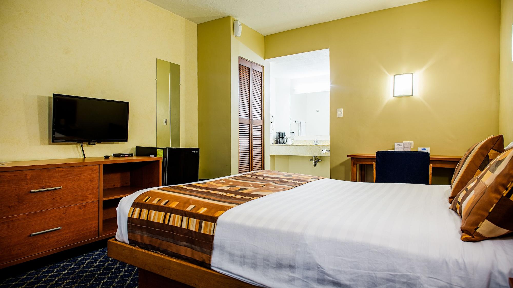 American Inn Hotel & Suites Parral Екстериор снимка