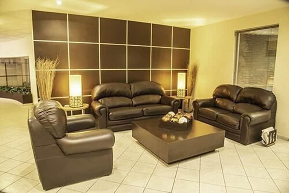American Inn Hotel & Suites Parral Екстериор снимка