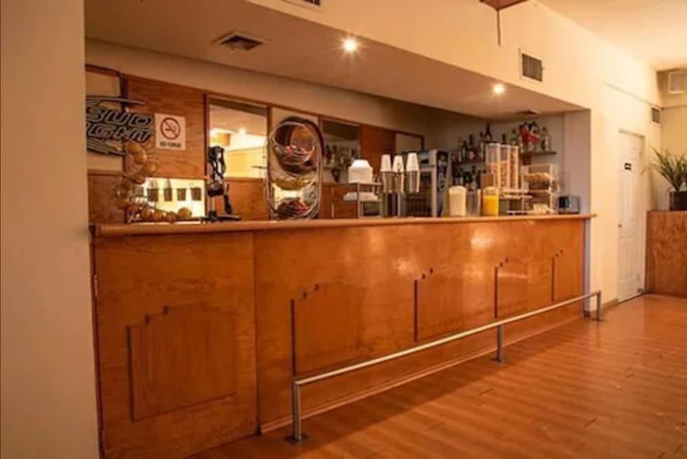 American Inn Hotel & Suites Parral Екстериор снимка