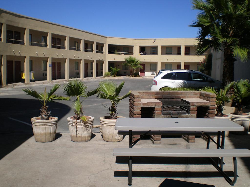 American Inn Hotel & Suites Parral Екстериор снимка