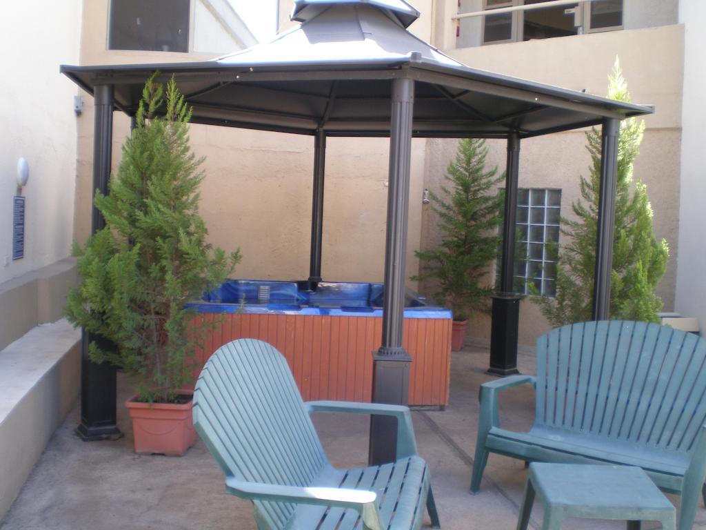 American Inn Hotel & Suites Parral Екстериор снимка