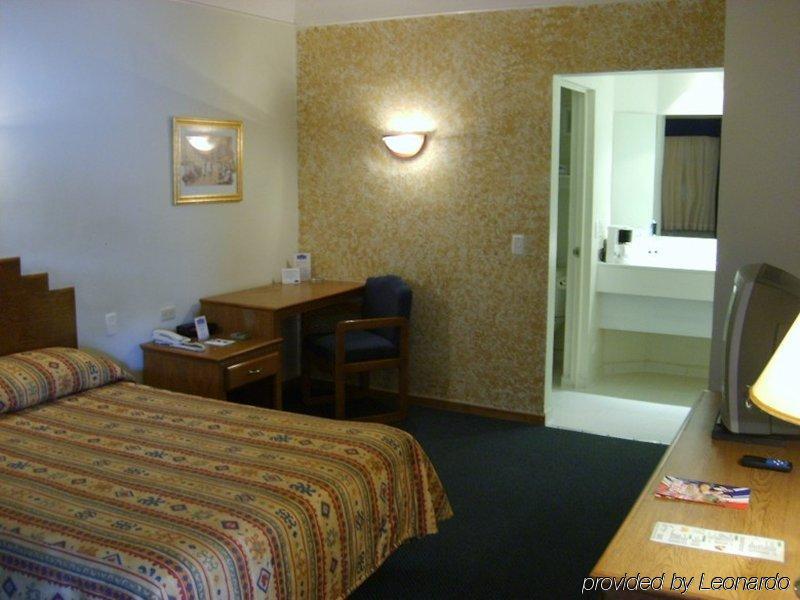 American Inn Hotel & Suites Parral Екстериор снимка