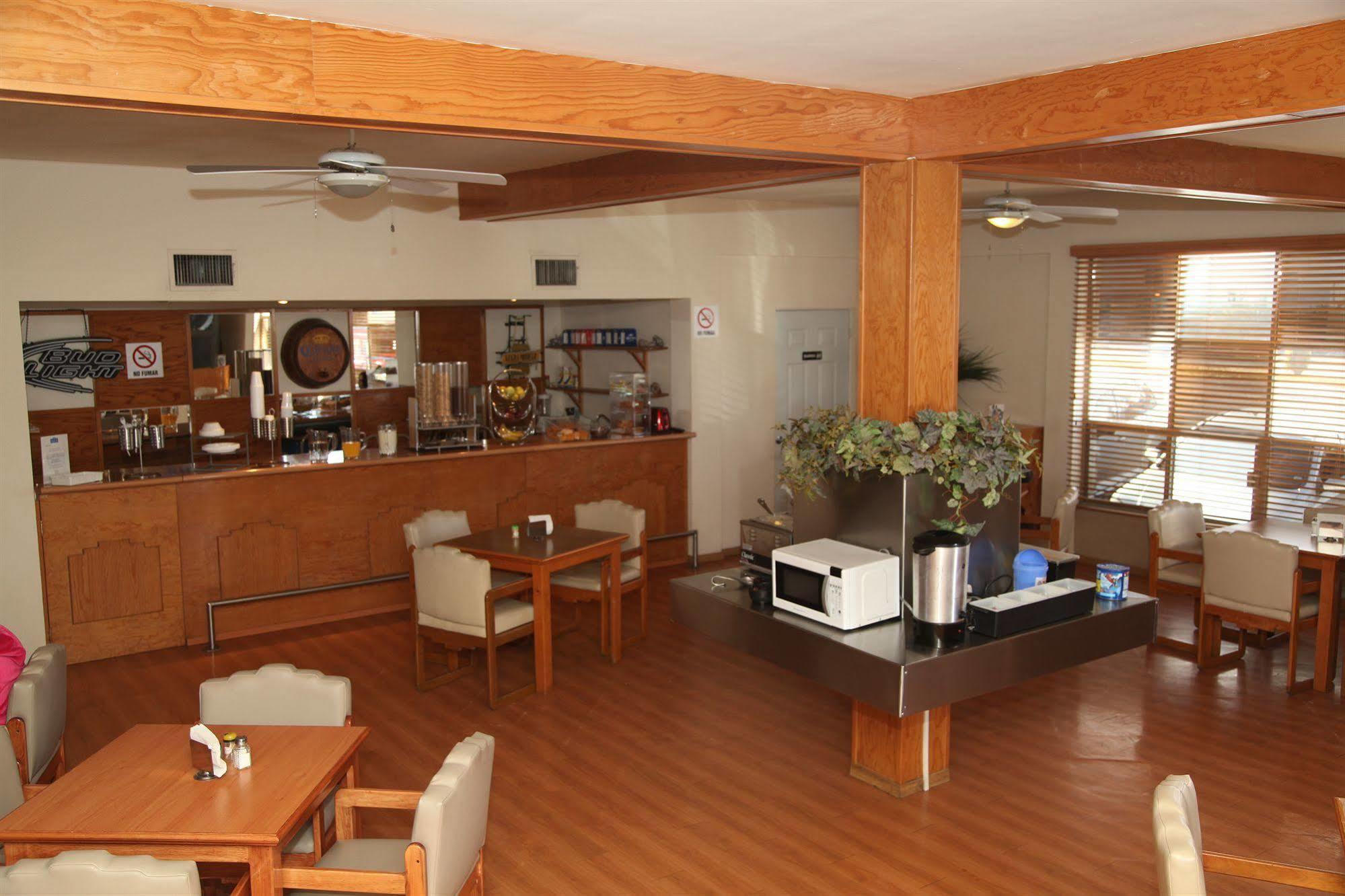 American Inn Hotel & Suites Parral Екстериор снимка