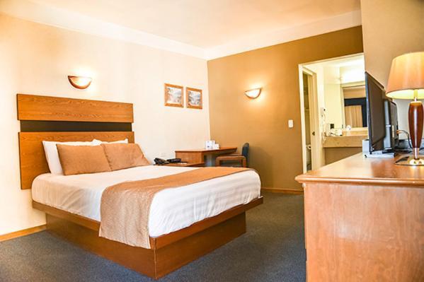 American Inn Hotel & Suites Parral Екстериор снимка